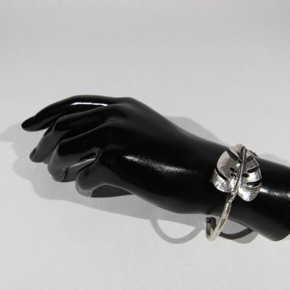 NWT J Jill Silver Tone Leaf Cuff Bracelet - Picture 5 of 6